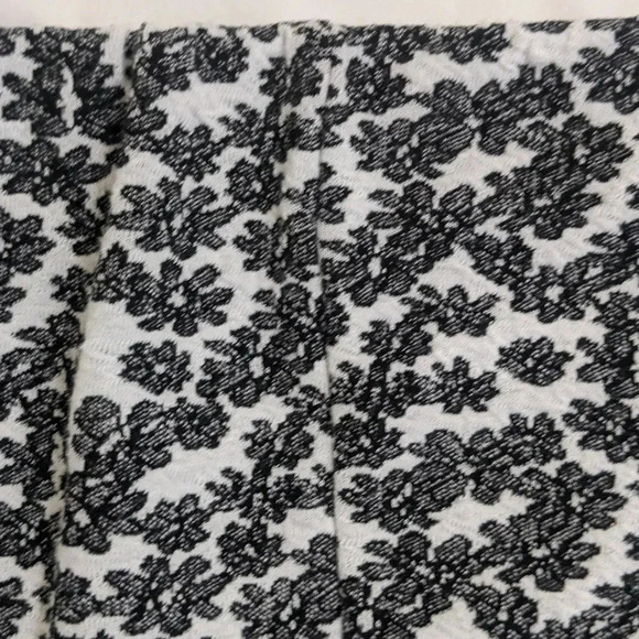 Urban Outfitter Floral A-Line Mini Skirt, Color White/Black Size S - Picture 8 of 11